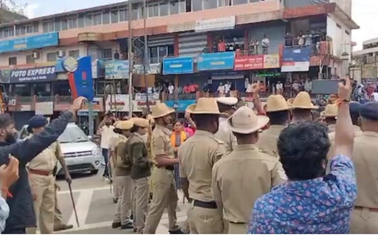 ಮಡಿಕೇರಿಯಲ್ಲಿ ಸಿದ್ದರಾಮಯ್ಯ  ಕಾರಿನ ಮೇಲೆ ಮೊಟ್ಟೆ ಎಸೆತ : ಬಿಜೆಪಿ ಕಾರ್ಯಕರ್ತರಿಂದ ಧಿಕ್ಕಾರ ಘೋಷಣೆ