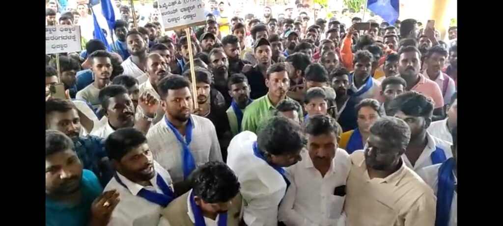 ಸಕಲೇಶಪುರದಲ್ಲಿ ದಲಿತರ ಮೇಲೆ ಭಜರಂಗದಳದ ಹಲ್ಲೆ: ಸಿಡಿದೆದ್ದ ಸಂಘಟನೆಗಳು