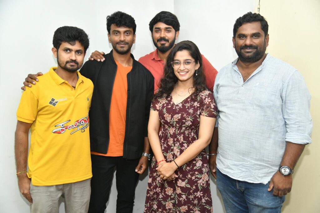 ಕಂಬ್ಳಿಹುಳ ಸಿನಿಮಾದ ಮೊದಲ ಹಾಡು ಜಾರಿ ಬಿದ್ದರೂ ಯಾಕೀ ನಗು