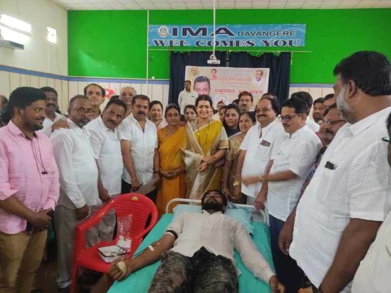 ದಾವಣಗೆರೆ ಸಿಂಗಾಪುರ್‌ ಆಗಬೇಕಂತಾದರೆ ಎಸ್‌ ಎಸ್‌ ಮಲ್ಲಿಕಾರ್ಜುನ್‌ ಗೆಲ್ಲಬೇಕು: ಪ್ರಭಾ ಮಲ್ಲಿಕಾರ್ಜುನ್‌