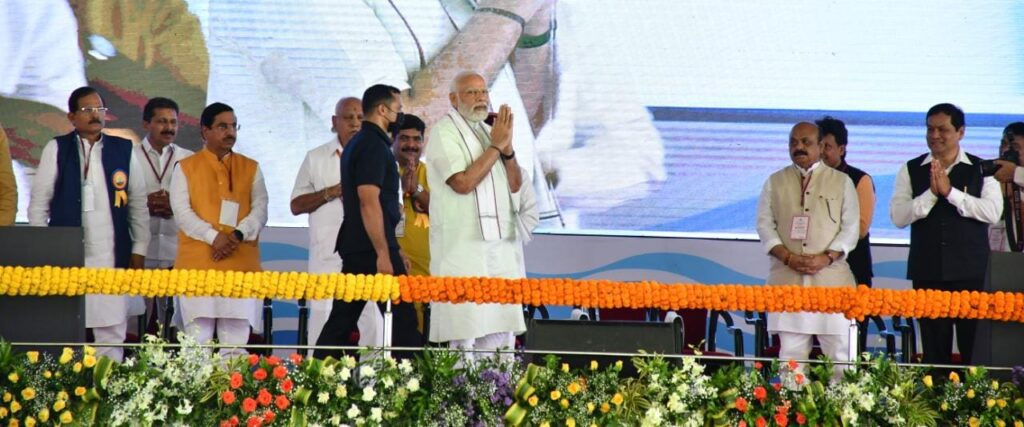 ಮಂಗಳೂರಿನಲ್ಲಿ ಮೋದಿ: 3800 ಕೋಟಿ ಮೊತ್ತದ 8 ಯೋಜನೆಗಳ ಲೋಕಾರ್ಪಣೆ, ಶಿಲಾನ್ಯಾಸ