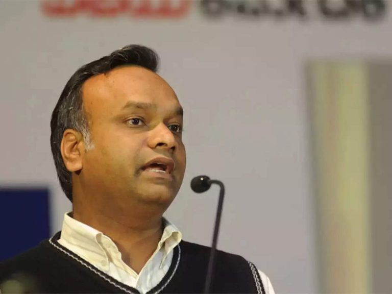 ಮೊದ್ಲು ವಿಮಾನದಲ್ಲಿ ಸರಿಯಾಗಿ ಕೂತ್ಕೊಳ್ಳೋದನ್ನ ಕಲೀರಿ: ತೇಜಸ್ವಿ ಸೂರ್ಯ ಕಾಲೆಳೆದ ಪ್ರಿಯಾಂಕ್‌ ಖರ್ಗೆ