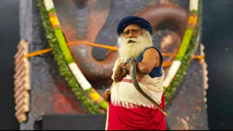 ಹಾವು ಹಿಡಿದು ಪ್ರದರ್ಶನ: ಜಗ್ಗಿ ವಾಸುದೇವ್‌ ವಿರುದ್ಧ ದೂರು ದಾಖಲು