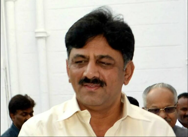 ಭಾರತ ಜೋಡೋದಲ್ಲಿ ಅಸುನೀಗಿದ ಕಾಂಗ್ರೆಸ್‌ ಕಾರ್ಯಕರ್ತನ ಕುಟುಂಬಕ್ಕೆ ರೂ.10ಲಕ್ಷದ ಚೆಕ್‌ ನೀಡಿ ಸಾಂತ್ವನ ಹೇಳಿದ ಡಿಕಿಶಿ