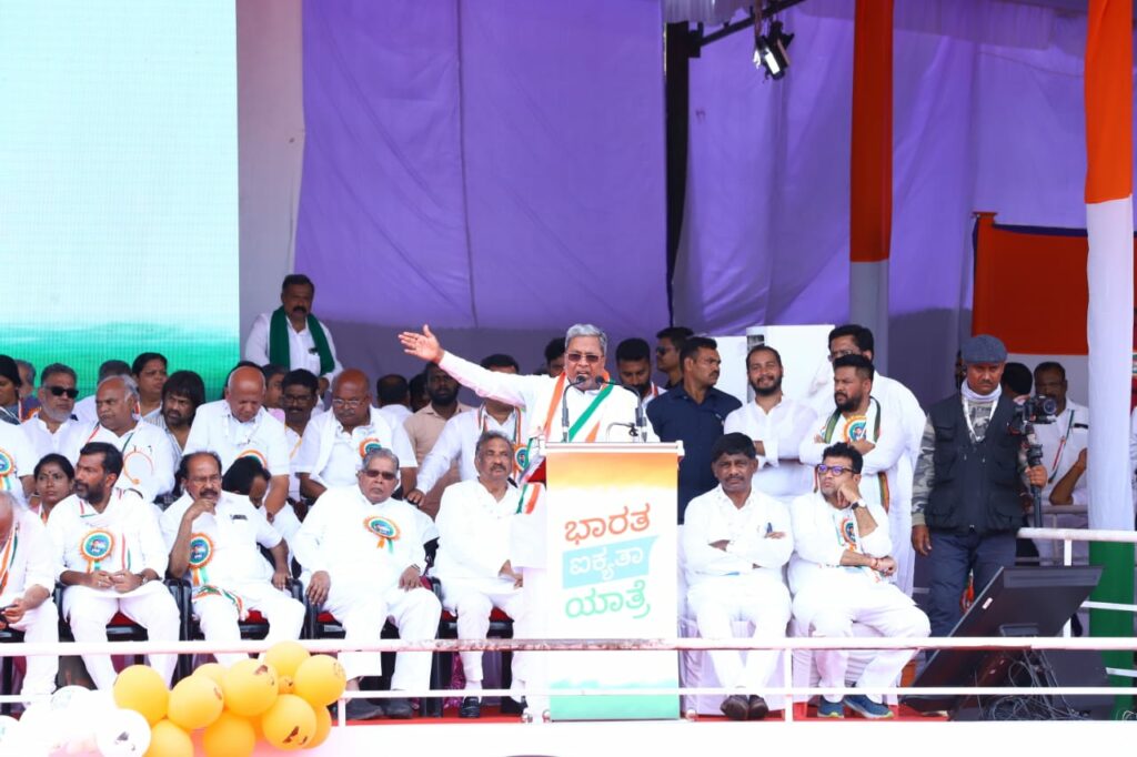 ಅಕ್ರಮ ಗಣಿಗಾರಿಕೆಯಲ್ಲಿ ಲೂಟಿ ಹೊಡೆದಿದ್ದು ನಿಮ್ಮ ಸಾಧನೆ: ರಾಮುಲುಗೆ ಬಳ್ಳಾರಿಯಲ್ಲೇ ಟಾಂಗ್‌ ಕೊಟ್ಟ ಸಿದ್ದರಾಮಯ್ಯ