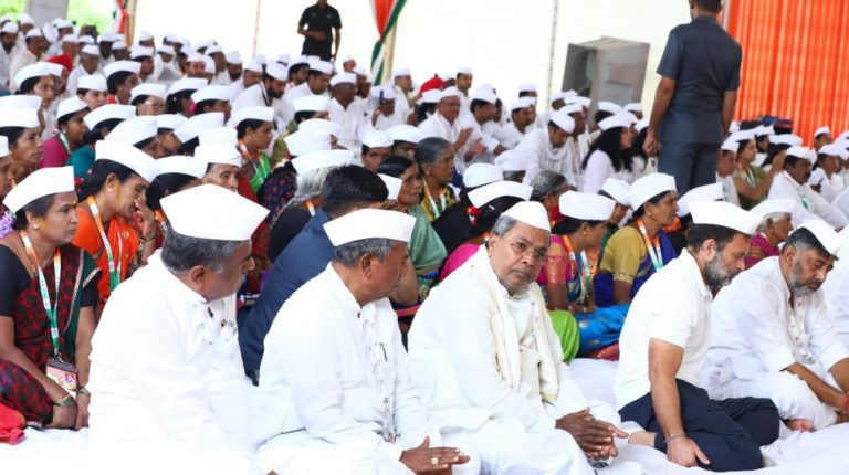 ಬದನವಾಳು ಗ್ರಾಮದ ಖಾದಿ ಗ್ರಾಮೋದ್ಯೋಗ ಕೇಂದ್ರದಲ್ಲಿ ಕಾಂಗ್ರೆಸ್ ಗಾಂಧಿ ಜಯಂತಿ ಆಚರಣೆ
