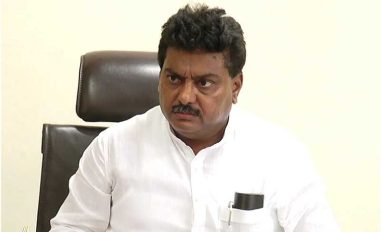 ಪೇ ಸಿಎಂ ಟಿ ಶರ್ಟ್‌ ಬಿಚ್ಚಿಸಿ ಹಲ್ಲೆ ನಡೆಸಿರುವ ಪೊಲೀಸ್‌ ಅಧಿಕಾರಿಗಳನ್ನು ಅಮಾನತು ಮಾಡಿ: ಎಂ.ಬಿ.ಪಾಟೀಲ್ ಆಗ್ರಹ