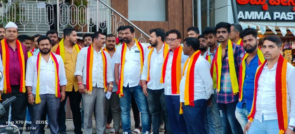 ಹಾಸನದ ಇಲಿವೇಶನ್ ಪಬ್ಬಿನಲ್ಲಿ ಕನ್ನಡಕ್ಕೆ ಧಕ್ಕೆ: ಕ್ರಮ ಕೈಗೊಳ್ಳುವಂತೆ ಕರವೇ ಆಗ್ರಹ