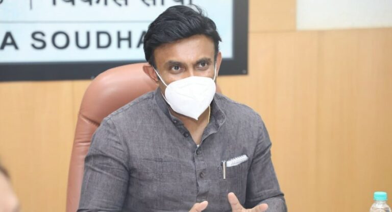 ತುಮಕೂರಿನಲ್ಲಿ ಗರ್ಭಿಣಿ ಸಾವು : ಮೂವರು ಸಿಬ್ಬಂದಿಗಳ ಅಮಾನತು
