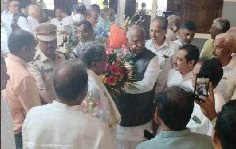 ಎಐಸಿಸಿ ಅಧ್ಯಕ್ಷರಾಗಿ ಮೊದಲ ಬಾರಿ ತವರು ನೆಲಕ್ಕೆ ಕಾಲಿಟ್ಟ ಖರ್ಗೆ