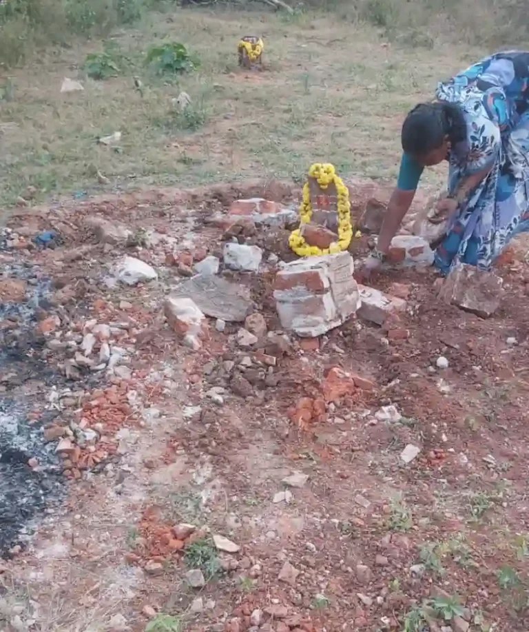 ದಾವಣಗೆರೆ ಮಾಜಿ ಶಾಸಕರ ಸಮಾಧಿ ಒಡೆದ ದುಷ್ಕರ್ಮಿಗಳು ; ಜಮೀನಿನ ಅಕ್ರಮ ಪರಭಾರೆ ನಡೆದ ಬಗ್ಗೆ ಶಂಕೆ
