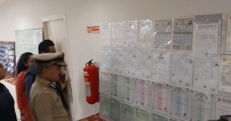 ಬೆಂಗಳೂರಿನಲ್ಲಿ ಬೃಹತ್‌&nbsp; ನಕಲಿ ಮಾರ್ಕ್ಸ್‌ಕಾರ್ಡ್‌ ದಂಧೆ : ನಾಲ್ವರ ಬಂಧನ
