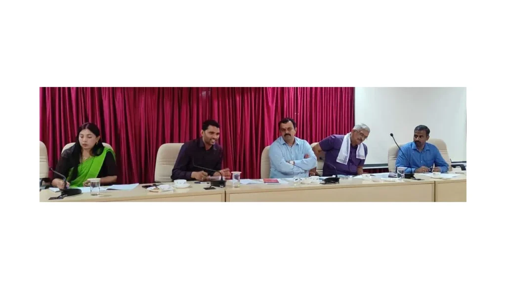 ರೈತರ ಕೆಲಸ ಕಾರ್ಯಗಳನ್ನು ಆದ್ಯತೆಯ ಮೇಲೆ ಮಾಡಿಕೊಡಿ: ಸಚಿವ ವಿ ಸುನೀಲ್ ಕುಮಾರ್