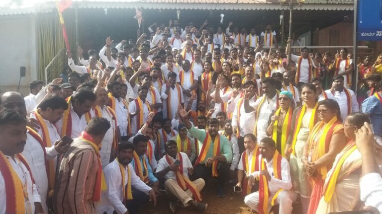 ಧಾರವಾಡದಿಂದ ಹೊರಟ ಕರವೇ ಸೈನ್ಯ, ಎಲ್ಲರ ಕಣ್ಣು ಹಿರೇಬಾಗೇವಾಡಿಯತ್ತ