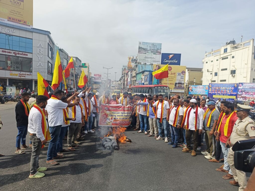 ಮಹಾರಾಷ್ಟ್ರ ಕನ್ನಡಿಗರ ಮೇಲೆ ದಾಳಿ: ರಾಜ್ಯಾದ್ಯಂತ ಕರವೇ ಪ್ರತಿಭಟನೆ