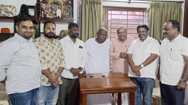 ಮುಖ್ಯಮಂತ್ರಿ ಚಂದ್ರು ನೇತೃತ್ವದ ರಾಜ್ಯ ಎಎಪಿ ಮುಖಂಡರಿಂದ ದೇವೇಗೌಡರ ಭೇಟಿ