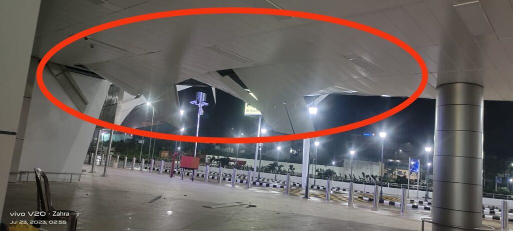 ಮೋದಿ ಉದ್ಘಾಟಿಸಿದ ಐದೇ ದಿನಗಳಲ್ಲಿ ವಿಮಾನ ನಿಲ್ದಾಣದ ಮೇಲ್ಚಾವಣಿ ಕುಸಿತ