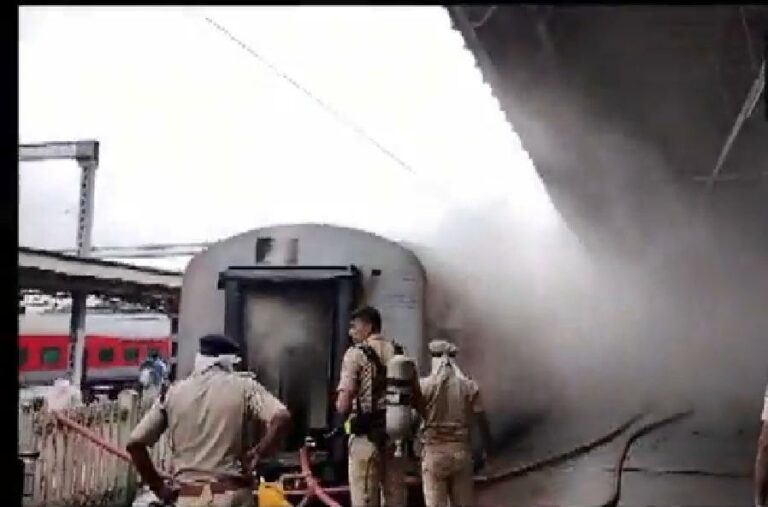 ಉದ್ಯಾನ್ ಎಕ್ಸ್ ಪ್ರೆಸ್ ರೈಲಿಗೆ ಬೆಂಕಿ!