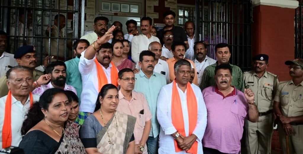 ಹುಬ್ಬಳ್ಳಿ ಈದ್ಗಾದಲ್ಲಿ ಗಣೇಶೋತ್ಸವ: ಬಿಜೆಪಿಯಿಂದ ಗಲಭೆ ಎಬ್ಬಿಸುವ ಹುನ್ನಾರವೇ?