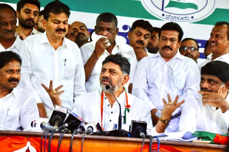 “ಮಿಸ್ಟರ್ ಡಿ ಕೆ ಶಿವಕುಮಾರ್ ನಿಮ್ಮ ಆಟ ನಡೆಯಲ್ಲ” ಎಂದ ದೇವೇಗೌಡರಿಗೆ, ಡಿ.ಕೆ.ಶಿವಕುಮಾರ್ ಕೊಟ್ಟ ಉತ್ತರ ಏನು ಗೊತ್ತಾ?