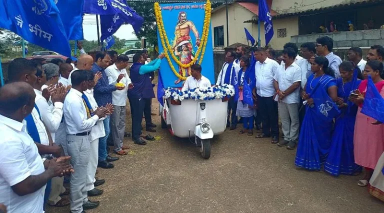 ಉಡುಪಿ: ಬೆದರಿಕೆ,ನಿಷೇಧಗಳನ್ನು ಮೀರಿ ಶಾಂತಿಯುತ ಮಹಿಷ ದಸರಾ ಮೆರವಣಿಗೆ
