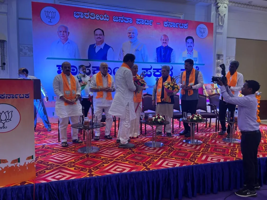 ಹಲವು ಶಾಸಕರ ಆಕ್ಷೇಪದ ನಡುವೆಯೂ ಆರ್ ಅಶೋಕ ಅವರನ್ನು ವಿರೋಧ ಪಕ್ಷದ ನಾಯಕರನ್ನಾಗಿ ನೇಮಿಸಿದ ಬಿಜೆಪಿ