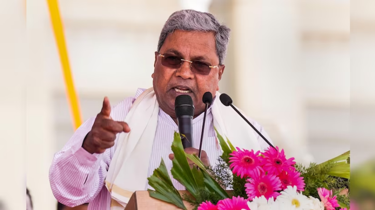 ನಾಮಪಲಕದಲ್ಲಿ ಕನ್ನಡ ನಮ್ಮ ನೆಲದ ನಿಯಮ : ಸಿದ್ದರಾಮಯ್ಯ