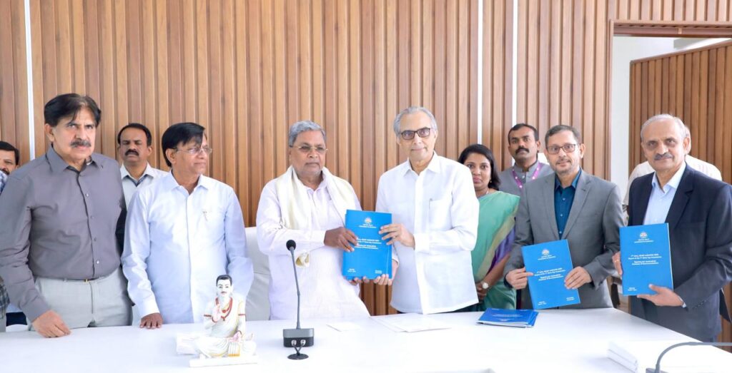ಏಳನೇ ವೇತನ ಆಯೋಗ ವರದಿ ಸಲ್ಲಿಕೆ: ಶೇ. 27.5ರಷ್ಟು ಹೆಚ್ಚಳಕ್ಕೆ ಶಿಫಾರಸು