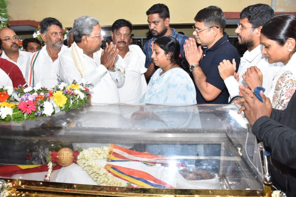 ಹಿರಿಯ ರಾಜಕಾರಣಿ ಶ್ರೀನಿವಾಸ ಪ್ರಸಾದ್‌ ಅಂತ್ಯಕ್ರಿಯೆ: ಮೈಸೂರು ಚಾಮರಾಜನಗರ ಜಿಲ್ಲೆಗಳಿಗೆ ಇಂದು ಸರ್ಕಾರಿ ರಜೆ