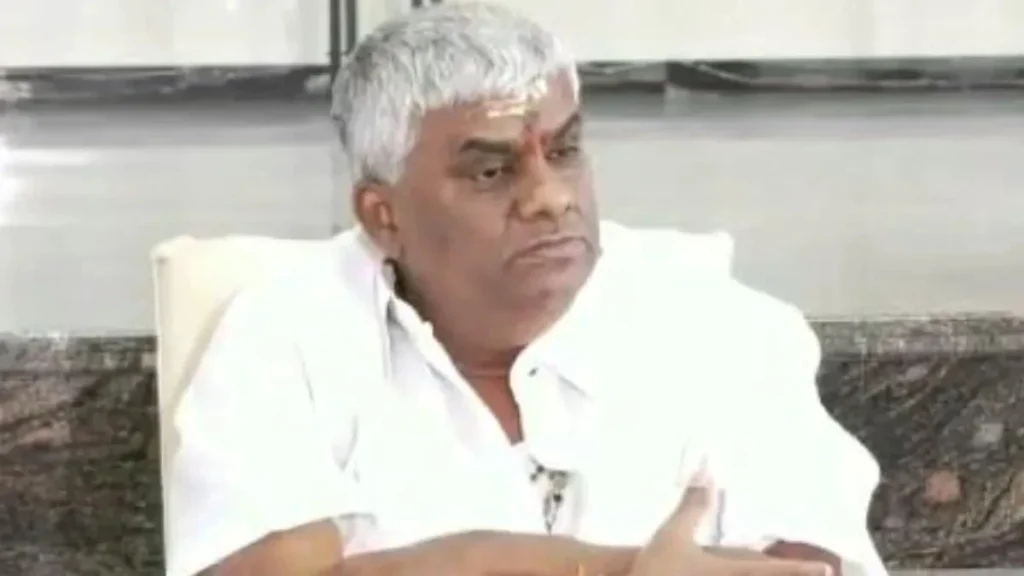 ಪ್ರಜ್ವಲ್ ರೇವಣ್ಣ ಲೈಂಗಿಕ ಕಿರುಕುಳ ಪ್ರಕರಣ: ಮಗನ ವಿಡಿಯೋ ಕುರಿತು ಹೆಚ್ ಡಿ ರೇವಣ್ಣ ಮೊದಲ ಪ್ರತಿಕ್ರಿಯೆ