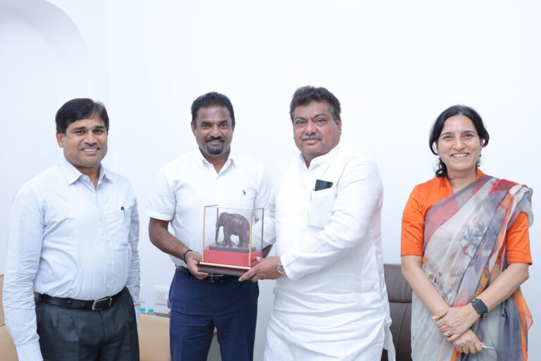 ಪಾನೀಯ ಘಟಕ ಸ್ಥಾಪನೆ : ಮುತ್ತಯ್ಯ ಮುರಳೀಧರನ್ ಅವರಿಂದ ರಾಜ್ಯದಲ್ಲಿ 1,400 ಕೋಟಿ ಹೂಡಿಕೆ