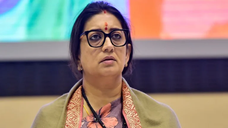 ಜಾಗ ಖಾಲಿ ಮಾಡಿ | ಸ್ಮೃತಿ ಇರಾನಿ, ಅಜಯ್ ಮಿಶ್ರಾ ತೇನಿ ಸೇರಿದಂತೆ 17 ಸಚಿವರಿಗೆ ನೋಟಿಸ್