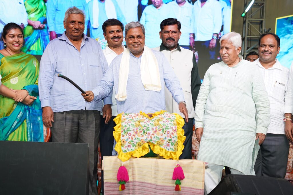 ನೀವು ನನ್ನ ಕುರ್ಚಿ ಅಲ್ಲಾಡಿಸ್ತಾನೇ ಇರಿ. ನನ್ನ‌ ಕುರ್ಚಿ ಗಟ್ಟಿ ಆಗ್ತನೇ ಇರ್ತದೆ: ಬಿಜೆಪಿ-ಜೆಡಿಎಸ್ ಪಕ್ಷಗಳನ್ನು ಲೇವಡಿ ಮಾಡಿದ ಸಿಎಂ