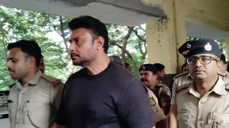 ರೇಣುಕಾಸ್ವಾಮಿ ಹತ್ಯೆ: ಬಳ್ಳಾರಿ ಕೇಂದ್ರ ಕಾರಾಗೃಹದಲ್ಲಿ ಆದಾಯ ತೆರಿಗೆ ಇಲಾಖೆ ಅಧಿಕಾರಿಗಳಿಂದ ನಟ ದರ್ಶನ್‌ ತನಿಖೆ