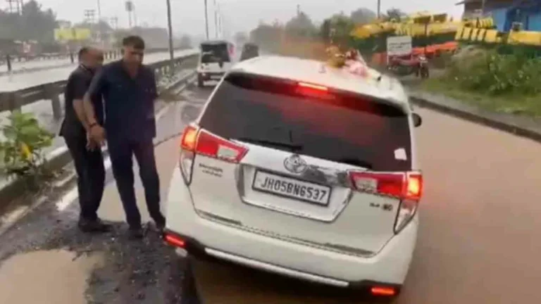 ರಸ್ತೆ ಗುಂಡಿಗೆ ಸಿಲುಕಿದ ಕೇಂದ್ರ ಸಚಿವ ಶಿವರಾಜ್ ಸಿಂಗ್ ಚೌಹಾಣ್ ಕಾರು. ವಿಡಿಯೋ ವೈರಲ್!