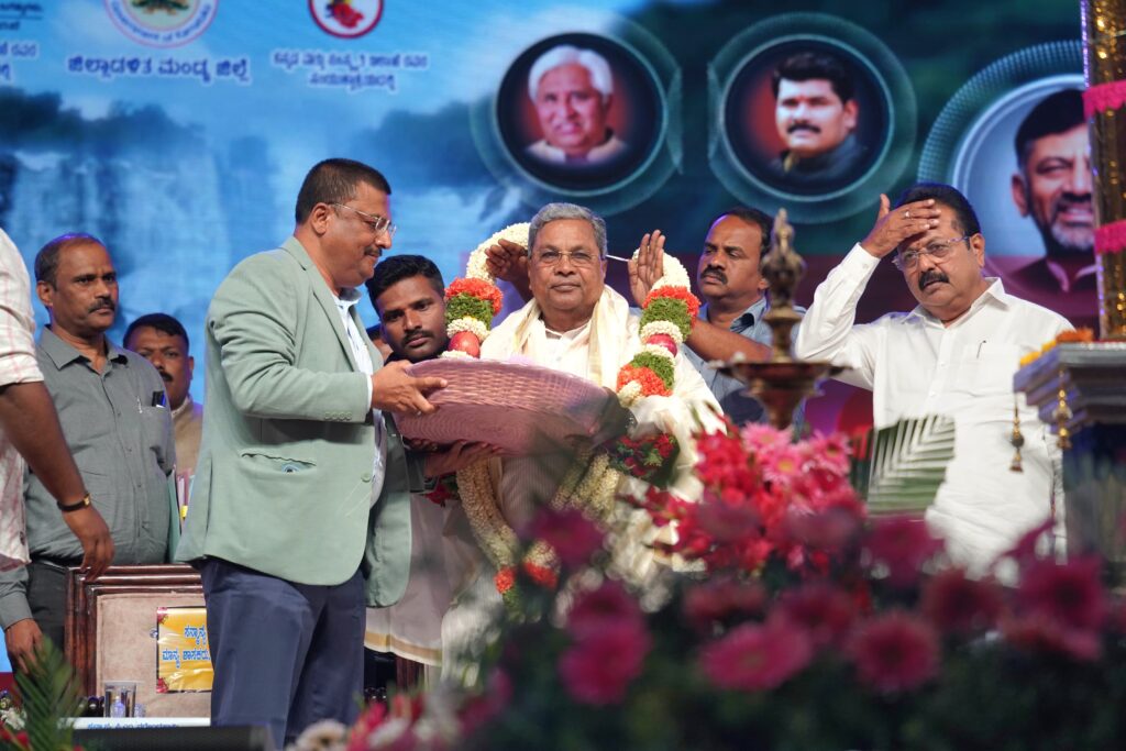 ಸುಳ್ಳಿನ‌ ಸರದಾರರ ಪಿತೂರಿ, ಷಡ್ಯಂತ್ರಗಳಿಗೆ ತಲೆ ಒತ್ತೆ ಇಡಬೇಡಿ: ಸಿಎಂ ಸಿದ್ದರಾಮಯ್ಯ ಕರೆ