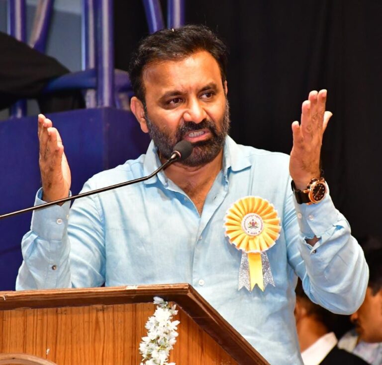 ಶಿಕ್ಷಕ ಸಮೂಹ ಆತ್ಮಾವಲೋಕನ ಮಾಡಿಕೊಳ್ಳುವ ಕಾಲ ಘಟ್ಟದಲ್ಲಿದೆ; ಶೈಕ್ಷಣಿಕ ಬದಲಾವಣೆಗೆ ಎಲ್ಲರೂ ಪ್ರಾಮಾಣಿಕವಾಗಿ ಶ್ರಮಿಸಬೇಕು: ಸಚಿವ ಸಂತೋಷ ಲಾಡ್