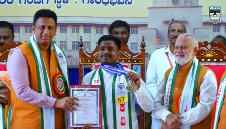 ನರೇಗಾ ಕೂಲಿಕಾರರ ಮಗನಿಗೆ ಘಟಿಕೋತ್ಸವದಲ್ಲಿ 7 ಚಿನ್ನದ ಪದಕ. ಬಡ ವಿದ್ಯಾರ್ಥಿಯ ಶೈಕ್ಷಣಿಕ ಸಾಧನೆಗೆ ಸಹಕಾರಿಯಾದ ನರೇಗಾ ಕೂಲಿ ಹಣ