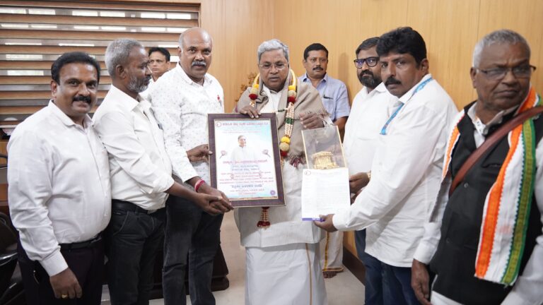 ಊರಿಗೆಲ್ಲ ಸಂಸ್ಕಾರ ಹೇಳುವ ಬಿಜೆಪಿ ಮೊದಲು ಗಬ್ಬೆದ್ದು ನಾರುತ್ತಿರುವ ಮುನಿರತ್ನ ಬಾಯಿಯನ್ನು ಶುದ್ಧಗೊಳಿಸಲಿ: ಸಿ ಎಮ್‌ ಸಿದ್ಧರಾಮಯ್ಯ