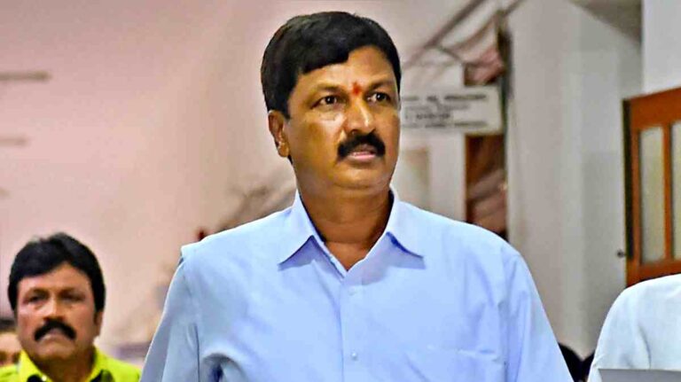 ಈಶ್ವರಪ್ಪ ಮನೆಯಲ್ಲಿ ಏನು ಚರ್ಚೆಯಾಯಿತು ಎನ್ನುವುದು ತಿಳಿದರೆ ವಿಜಯೇಂದ್ರನೇ ರಾಜೂಗೌಡನಿಗೆ ಬಾರಿಸುತ್ತಾನೆ: ರಮೇಶ್ ಜಾರಕಿಹೊಳಿ