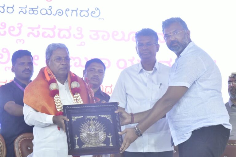 ದೇವರು-ಧರ್ಮದ ಹೆಸರಲ್ಲಿ ದೇಶವನ್ನು-ರಾಜ್ಯವನ್ನು ಒಡೆಯುವ ಬಿಜೆಪಿಯನ್ನು ಮೊದಲು ದೂರ ಇಡಿ: ಸಿ ಎಂ ಸಿದ್ದರಾಮಯ್ಯ ಕರೆ