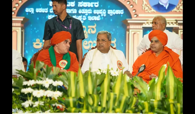 ಯಾವುದೇ ಧರ್ಮದವರಿರಲಿ, ಜಾತಿಯವರಿರಲಿ ಅವರನ್ನು ಪ್ರೀತಿಬೇಕು ಎನ್ನುವುದನ್ನು ಚನ್ನಮ್ಮ-ರಾಯಣ್ಣ ಕಲಿಸಿಕೊಟ್ಟಿದ್ದಾರೆ: ಸಿಎಂ