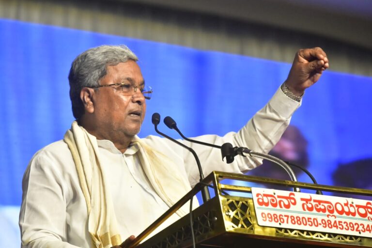 ಇಲ್ಲಿ ನೆಲೆಸಿರುವ ಎಲ್ಲರೂ ಕನ್ನಡಿಗರೇ. ಮನೆ ಭಾಷೆ ಯಾವುದೇ ಇದ್ದರೂ ವ್ಯಾವಹಾರಿಕ ಭಾಷೆ ಕನ್ನಡವಾಗಲಿ: ಸಿಎಂ ಕರೆ