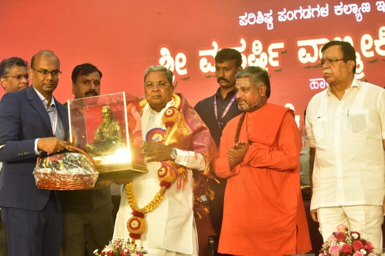 ತಳ ಸಮುದಾಯದವರು ಸಂಸ್ಕೃತ ಕಲಿತು ಕಾವ್ಯ ರಚಿಸಿದರೆ ಅಂಥವರ ಬಗ್ಗೆ ಕಥೆ ಕಟ್ಟುತ್ತಾರೆ: ಸಿ ಎಂ ಸಿದ್ದರಾಮಯ್ಯ