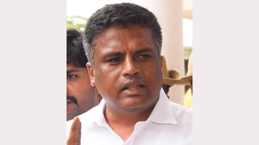 ವಕ್ಫ್ ಬೋರ್ಡ್ ಮೊದಲು ಬೆಂಗಳೂರಿನಲ್ಲಿರುವ ಐಷಾರಾಮಿ ಹೋಟೆಲ್‌ಗಳಿಗೆ ನೋಟಿಸ್ ನೀಡಲಿ: ಕಾಂಗ್ರೆಸ್ ಶಾಸಕ ಪಿ.ರವಿಕುಮಾರ್