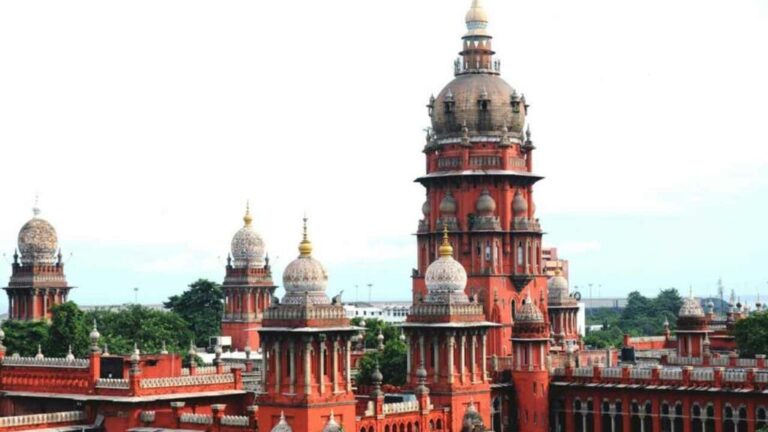 ಗಂಡ ಹೆಂಡತಿ, ಒಬ್ಬರು ಇನ್ನೊಬ್ಬರ ಖಾಸಗಿ ಬದುಕಿನ ಕುರಿತು ಬೇಹುಗಾರಿಕೆ ನಡೆಸುವಂತಿಲ್ಲ: ಮದ್ರಾಸ್ ಹೈಕೋರ್ಟ್