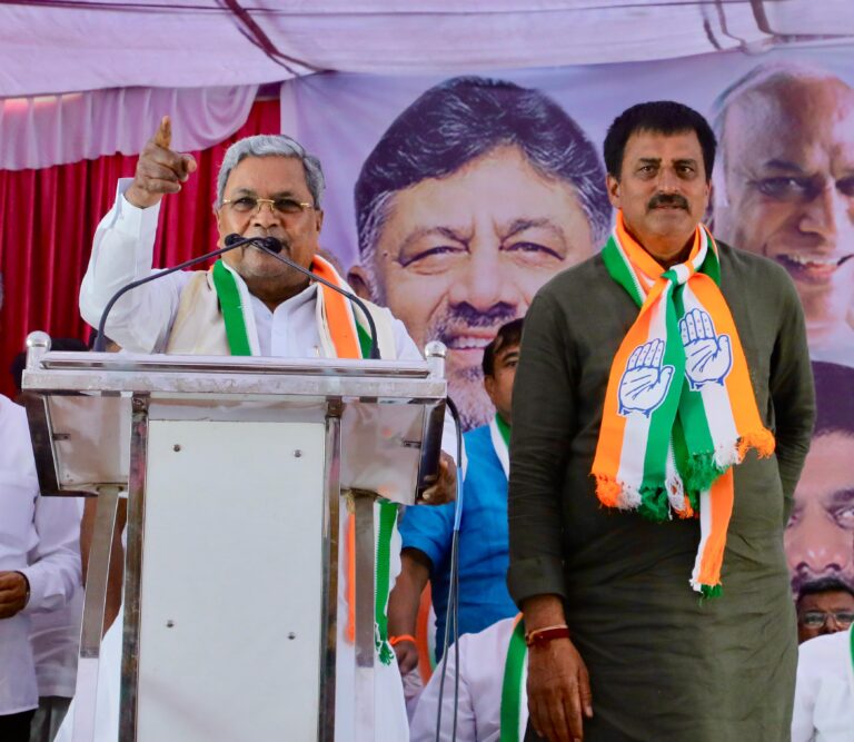 ದೇವೇಗೌಡರೇ ಮೊದಲು ಹಾಸನದಲ್ಲಿ ನಿಮ್ಮ ಮೊಮ್ಮಗನಿಂದ ದೌರ್ಜನ್ಯಕ್ಕೆ ಒಳಗಾದ ಹೆಣ್ಣು ಮಕ್ಕಳಿಗಾಗಿ ಕಣ್ಣೀರು ಹಾಕಿ- ಸಿದ್ಧರಾಮಯ್ಯ