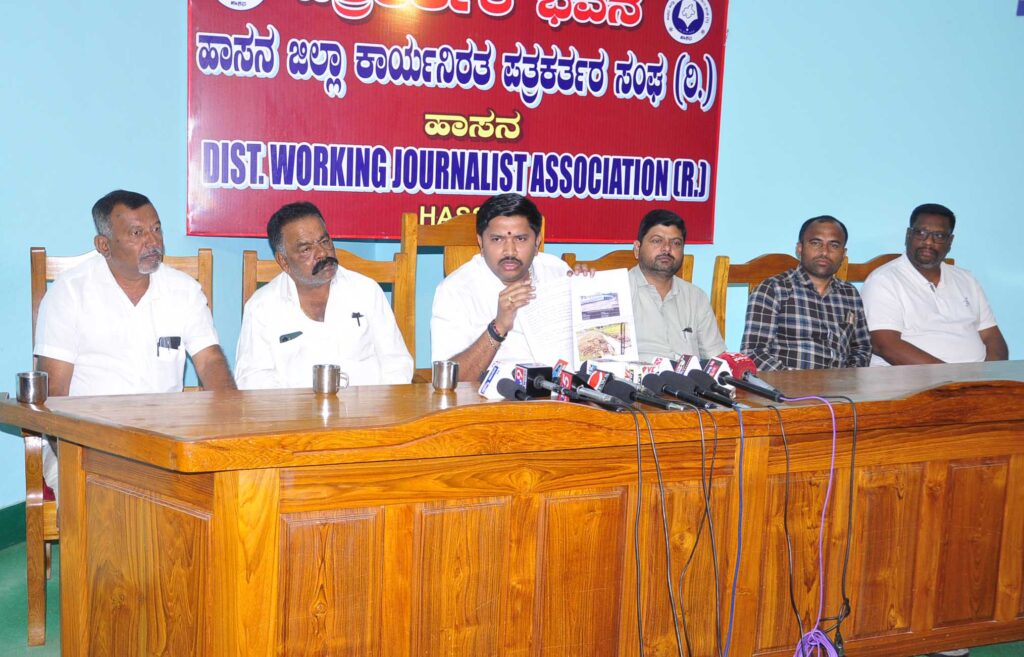 ಕೆ.ಎಂ. ಶಿವಲಿಂಗೇಗೌಡ್ರೆ ಹುಚ್ಚುಚ್ಚು ಹೇಳಿಕೆ ನೀಡಿ ಮಂತ್ರಿ ಆಗುವ ಭಾವನೆಯಿಂದ ಹೊರಬನ್ನಿ: ಸಂತೋಷ್ ಟೀಕೆ