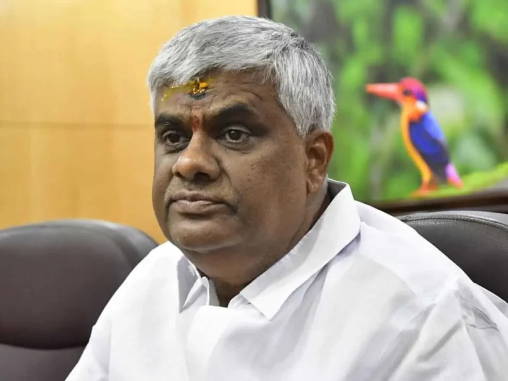 ಈ ರೀತಿ ಹತ್ತು ಸಮಾವೇಶ ಮಾಡಿದ್ರೂ ನಾನು ತಲೆ ಕೆಡಿಸಿಕೊಳ್ಳುವುದಿಲ್ಲ: ಕಾಂಗ್ರೇಸ್‌ಗೆ ರೇವಣ್ಣ ತಿರುಗೇಟು