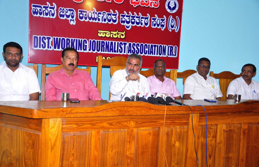 ರಾಜಕಾರಣಕ್ಕೆ ಬಂದ ಸೂರಜ್ ರೇವಣ್ಣಗೆ ಬುದ್ದಿ ಭ್ರಮಣೆ ಆಗಿದೆ – ಕಾಂಗ್ರೇಸ್‌ ಮಾಧ್ಯಮ ವಕ್ತಾರ ದೇವರಾಜೇಗೌಡ